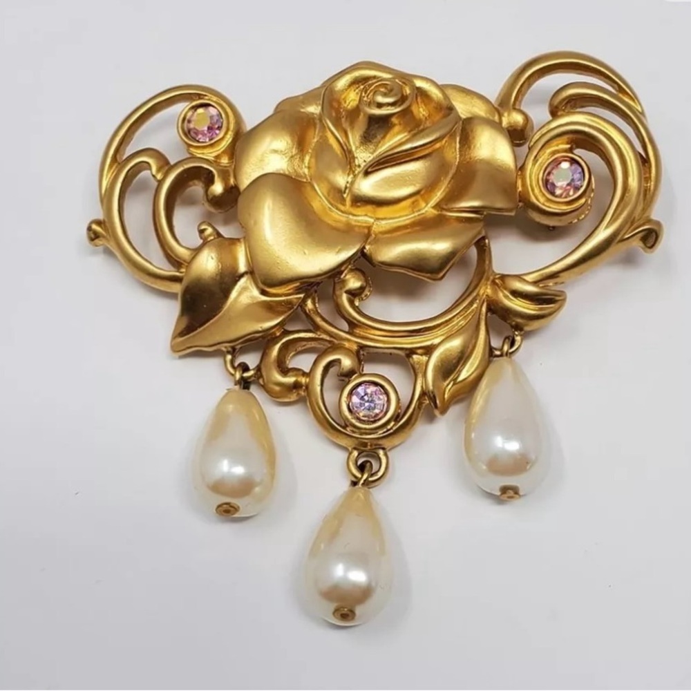 Vintage 80’s Avon Gold Tone Dimensional Pearl Dangles Rhinestone Rose Brooch